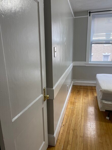 Building Photo - 161 Endicott St
