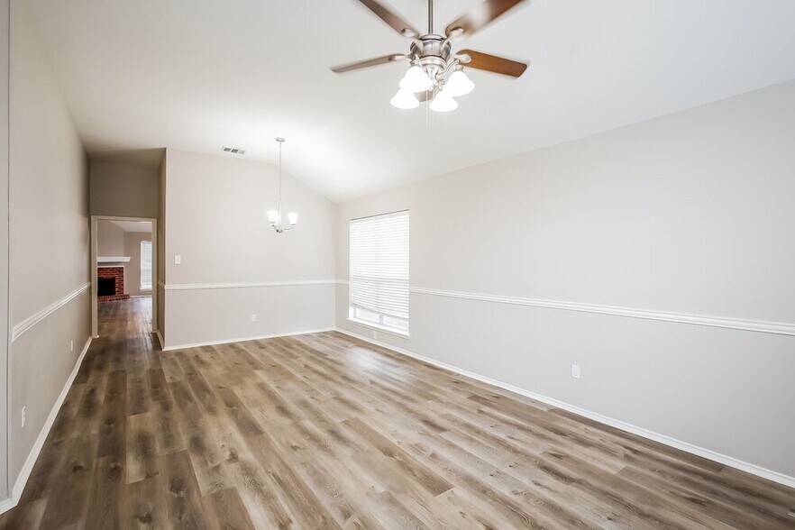 Building Photo - 817 Mackenzi Dr