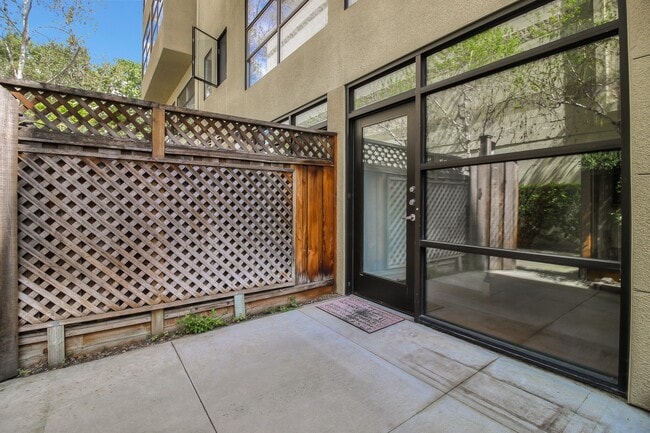 Building Photo - Spacious 1 Bedroom Loft at Ryland Mews
