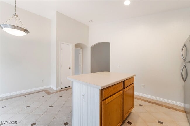 Building Photo - 11073 Vallerosa St