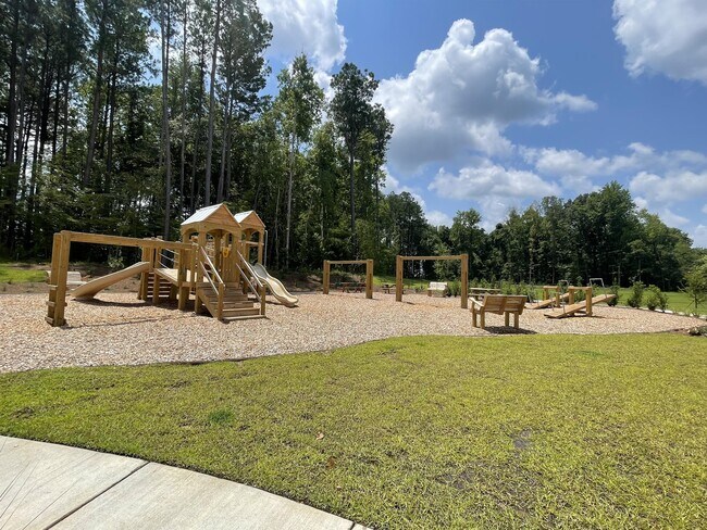 Building Photo - 240 Blue Haw Dr
