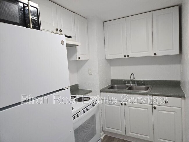 Building Photo - 837 10th Ave N