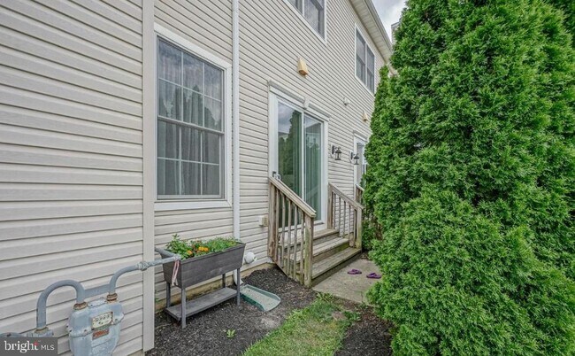 Building Photo - 4204 Lexington Ct