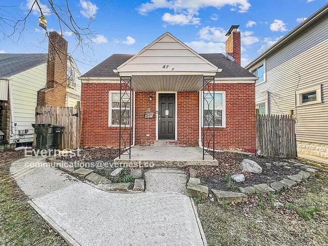 Primary Photo - 471 Whitethorne Ave