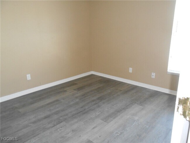 Building Photo - 3208 71st St W