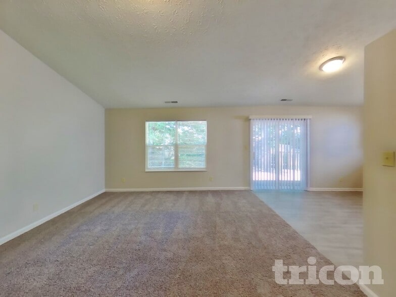 Building Photo - 740 Kingston Cir