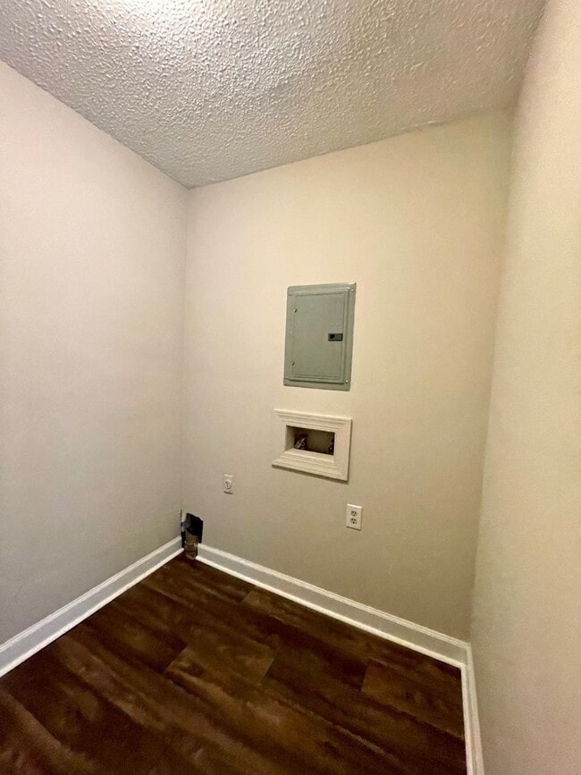 Building Photo - Section 8 Approved 3bedroom