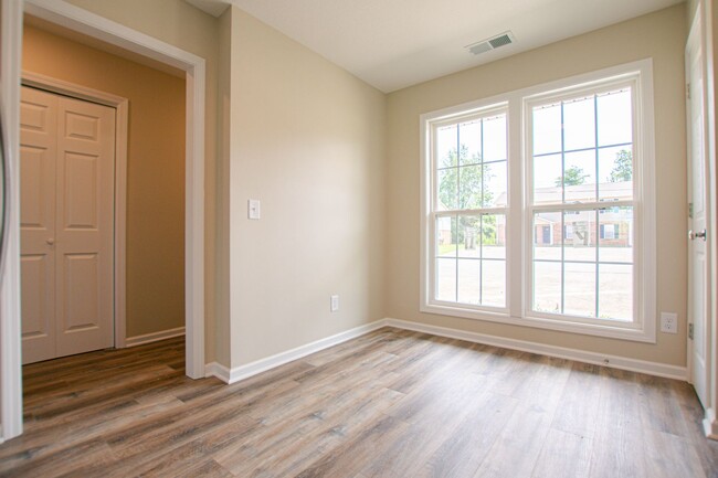 Building Photo - Pet Friendly Two Bedroom!