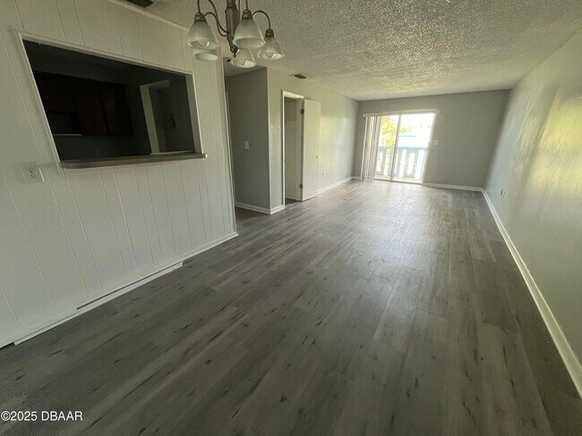 Building Photo - 1850 S Park Ave