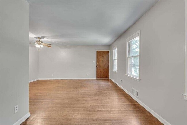 Building Photo - 799 Marstevan Dr NE