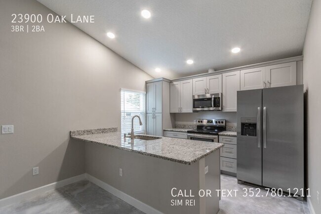 Building Photo - Sorrento 3/2 with Grand Master Suite!