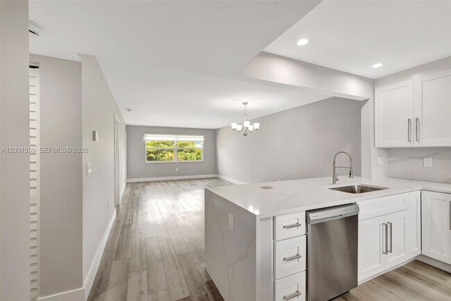 Building Photo - 6800 Royal Palm Blvd