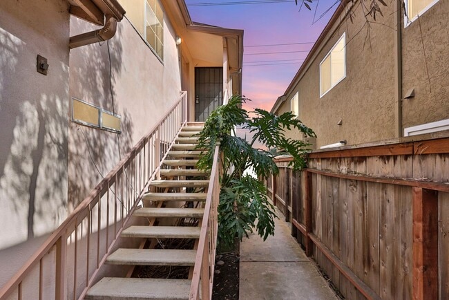 Building Photo - Modern 2 Bedroom 1 Bathroom in North Park!