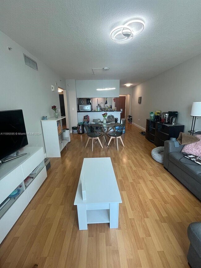 Building Photo - 31 Southeast 5th Street Apt #2310, Miami, ...
