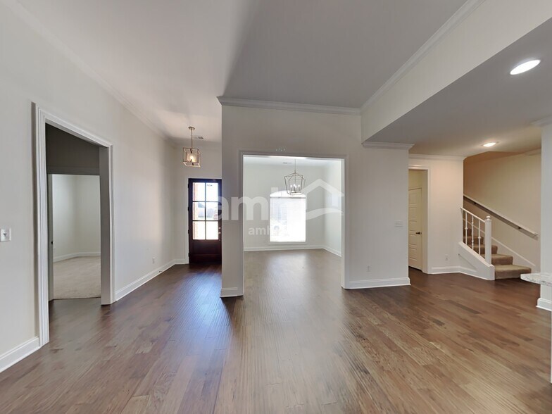 Building Photo - 3284 Vineyard Dr S