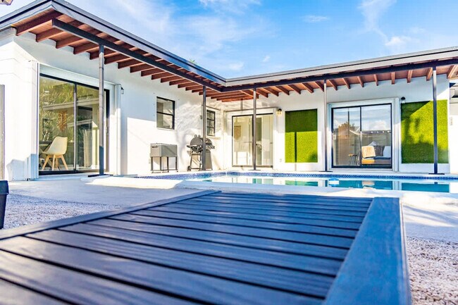 Building Photo - 6540 Park St