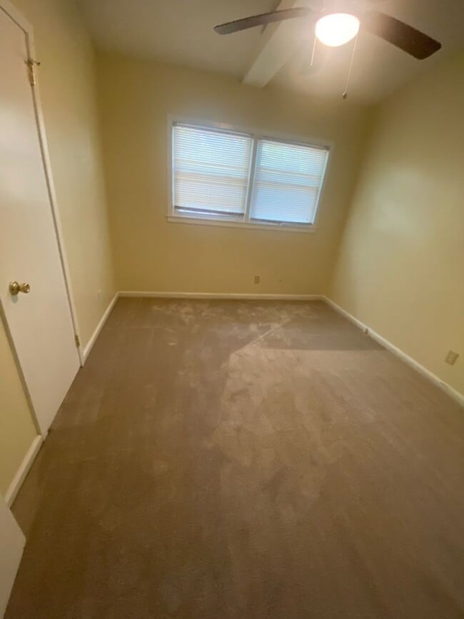 Building Photo - 5828 Ventura Dr