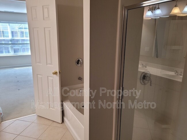 Building Photo - 9859 Murano View