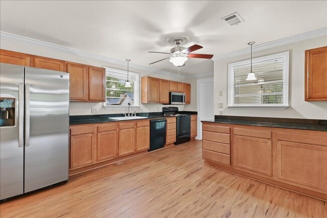 Building Photo - Completely Renovated 3 Bed 2 Bath home with HUGE fenced yard & shed