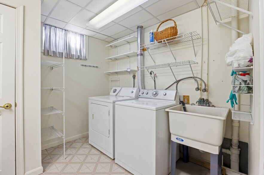 Building Photo - 8341 Marketree Cir