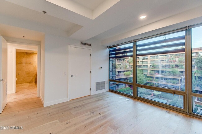 Building Photo - 7121 E Rancho Vista Dr