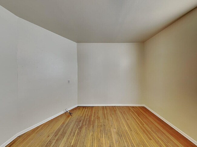 Building Photo - **Coming Soon** 5 Bedroom House Near Gonzaga