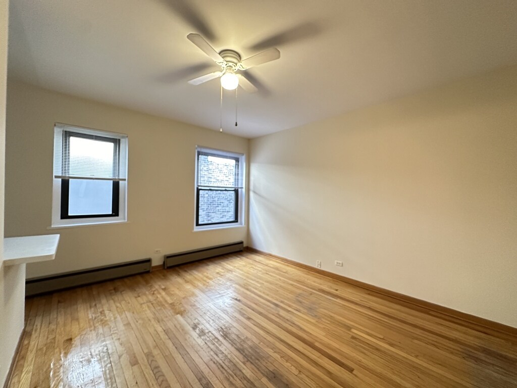 Building Photo - 647 W Barry Ave