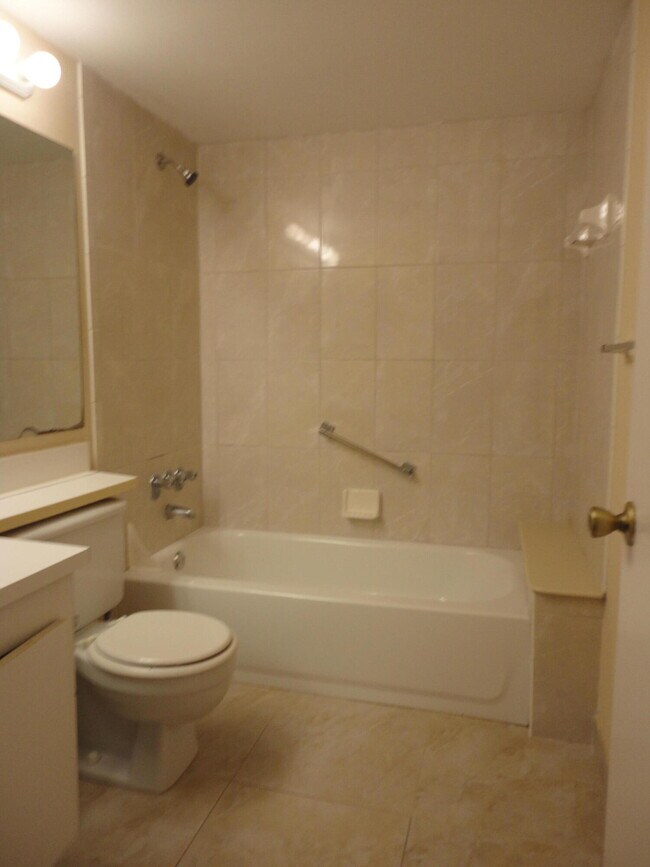 Building Photo - 208 Foxtail Dr