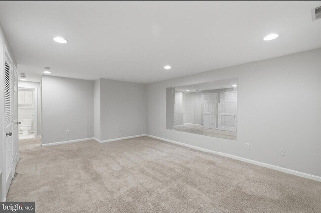 Building Photo - 45570 Trestle Terrace