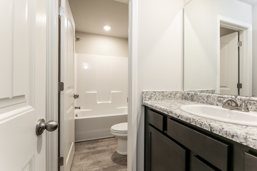 Building Photo - 931 Equine Dr