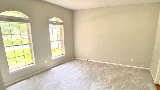 Building Photo - 17743 Seven Pines Dr