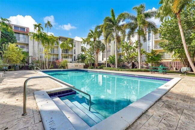 Building Photo - 6890 N Kendall Dr