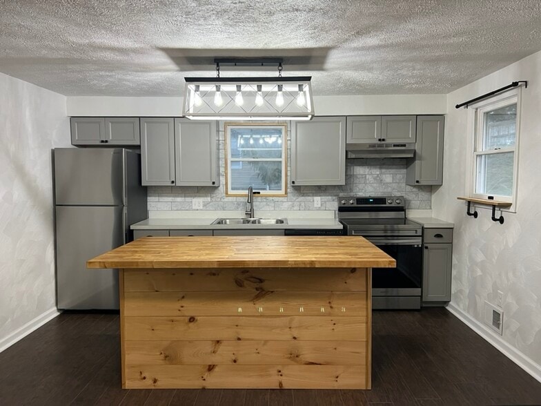 Kitchen - 171 Bessemer St