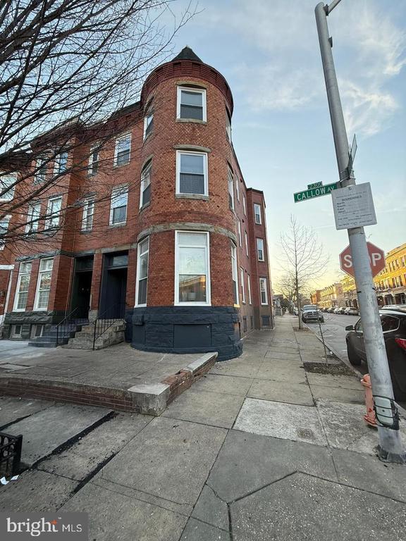 Building Photo - 2324 Callow Ave