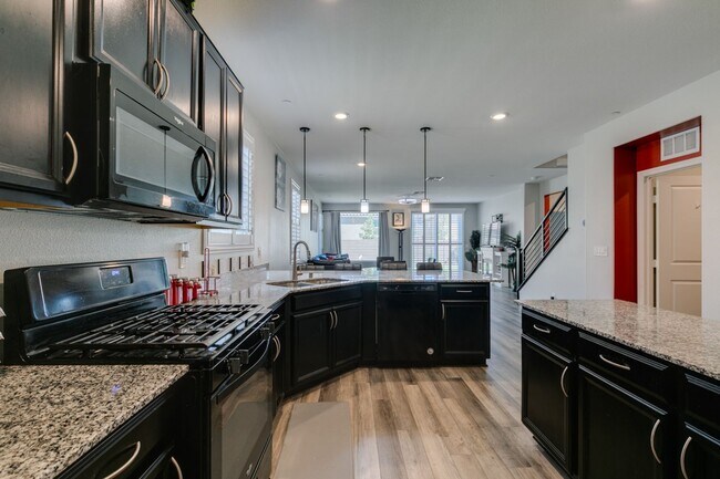 Building Photo - Furnished 5-Bedroom Home with Two Primary Suites