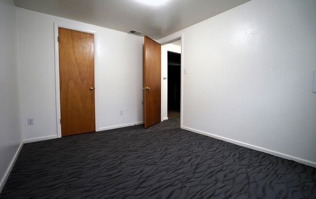 Building Photo - 2500 Westchester Dr