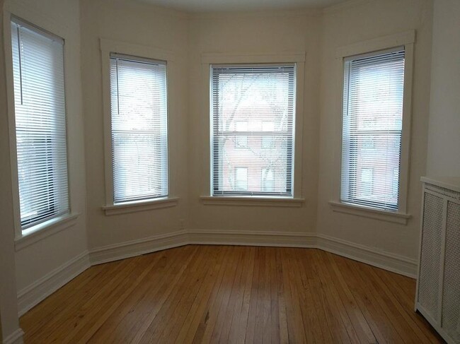 Primary Photo - 2 bedroom in Chicago IL 60657