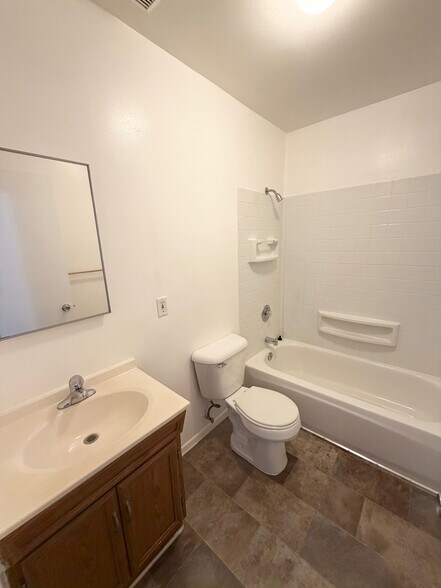 Building Photo - 454 S 500 E