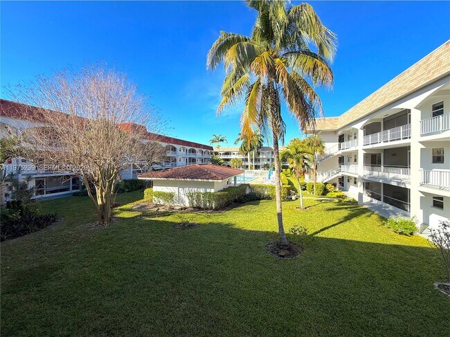 Building Photo - 541 Blue Heron Dr