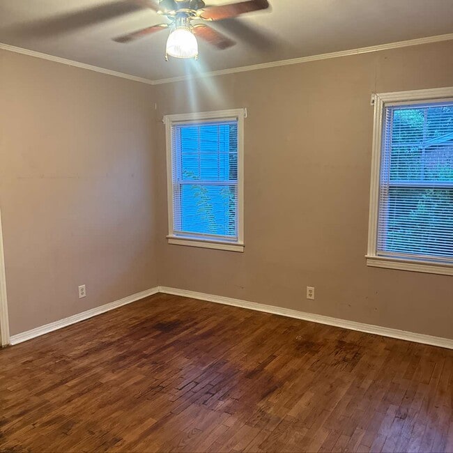 Building Photo - 209 N Pinecrest Dr