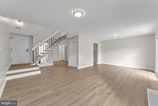 Building Photo - 1228 Chanticleer