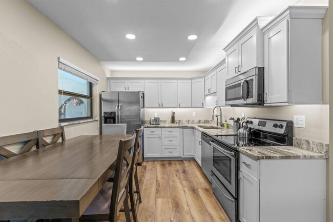 Building Photo - 13155 Southfields Rd