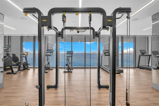 Building Photo - 700 NE 26th Terrace