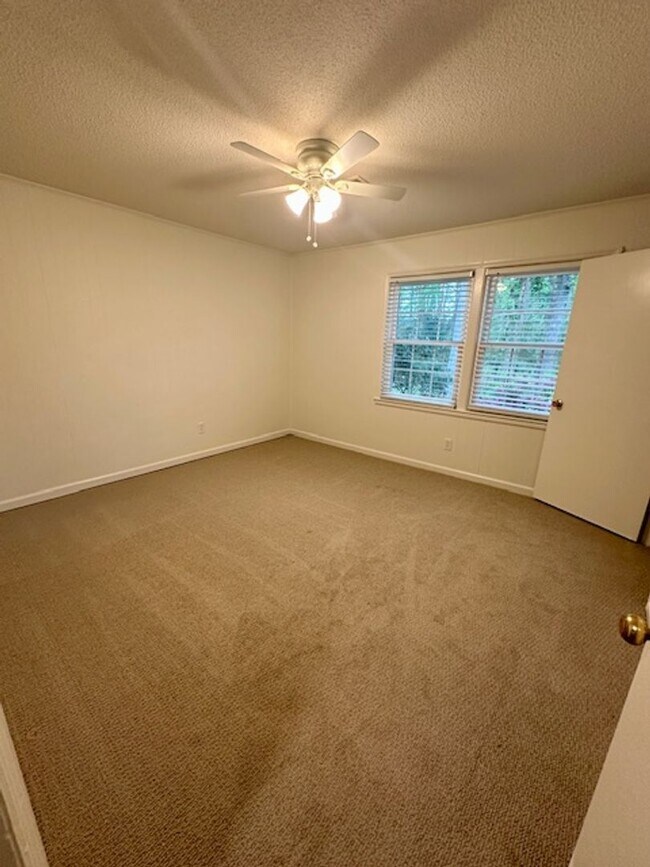 Building Photo - Renovated 5BR Home Minutes from Downtown Columbia | Two Full Kitchens + Fenced Yard ~ Available M...