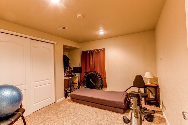 Building Photo - 2675 Forsythia Pl