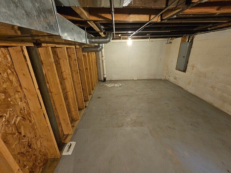 Building Photo - 1303 College Ave