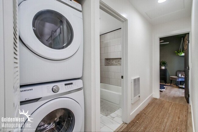 Building Photo - Beautifully Remodeled 4Bdm 2Ba Home with Detached Room/Gym Home in Talmadge Neighborhood.