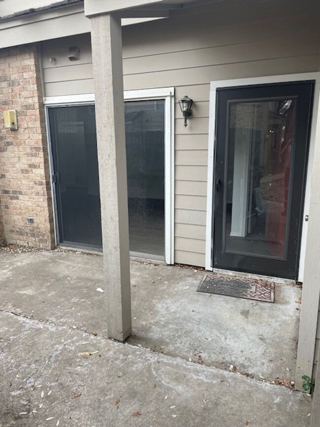 Building Photo - 1106 Brighton Dr