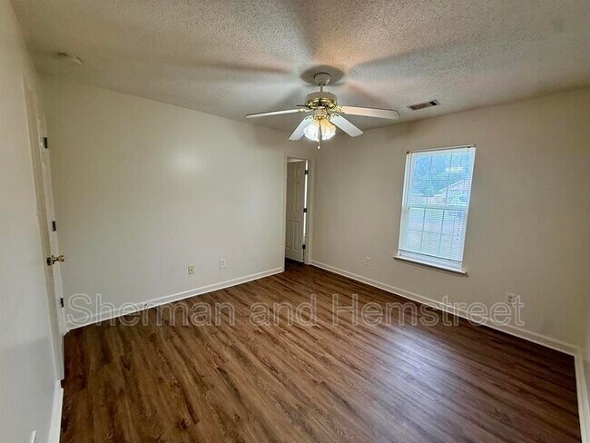 Building Photo - 3026 Manchester Dr