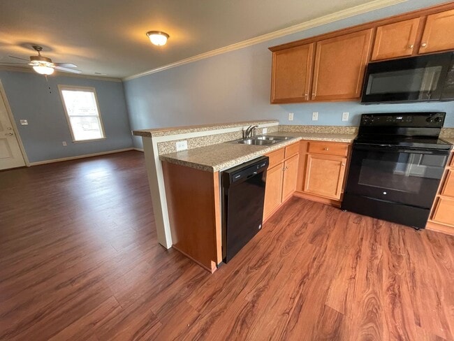 Building Photo - 404 Sullivan Loop Rd